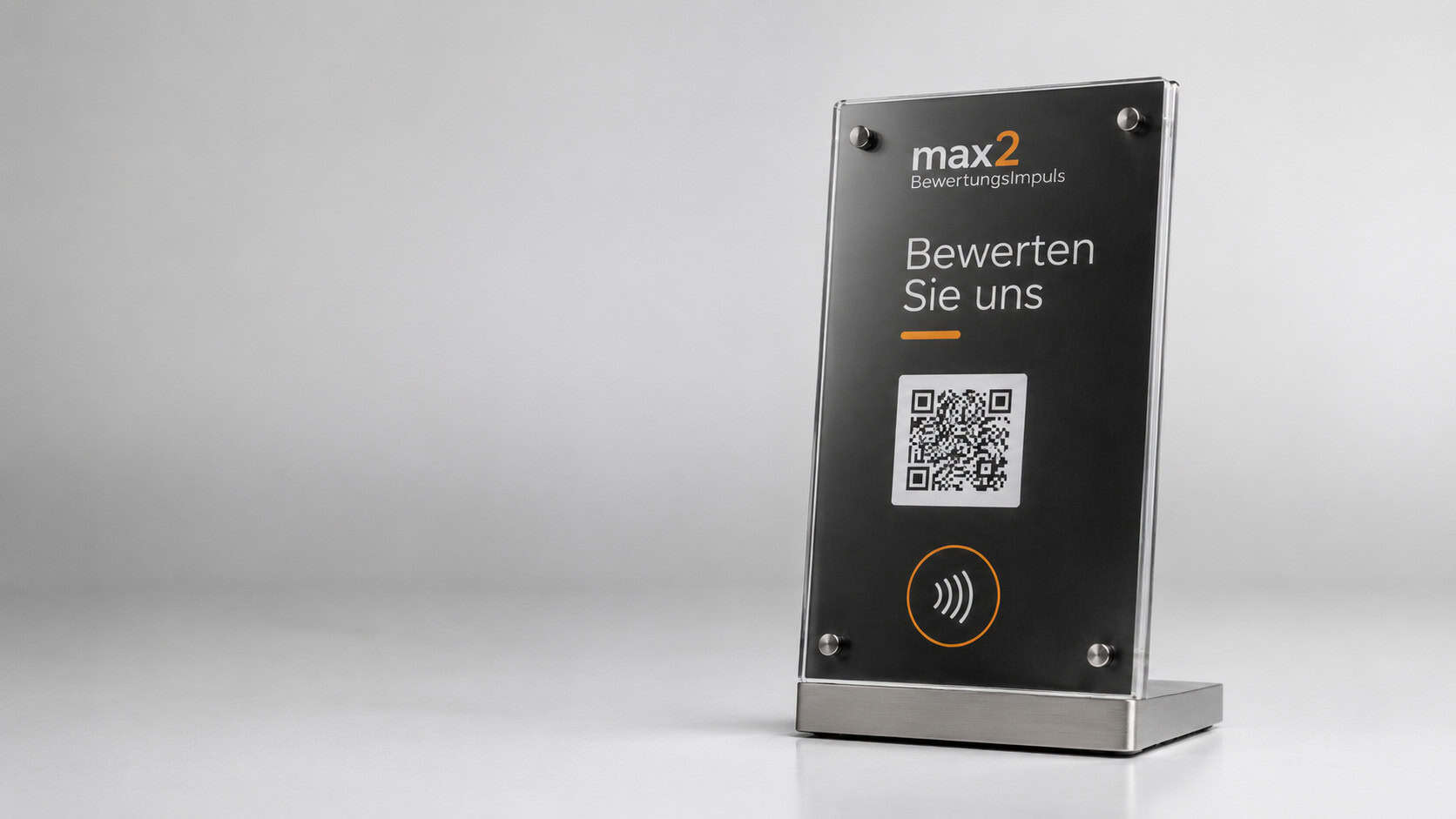 max2 BewertungsImpuls Produkt-Packshot max2 BewertungsImpuls NFC/QR-Aufsteller Studio-Packshot